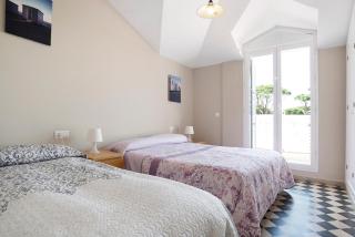 Sol, playa y diversion en Roche - 9