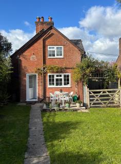 Delightful 3-bedroom Cottage, Brockenhurst - 0