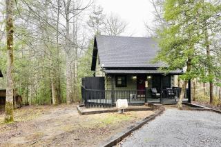 Luminous Cabin with Hot-tub, Fireplace and Games in Sevierville, Tennessee - 9