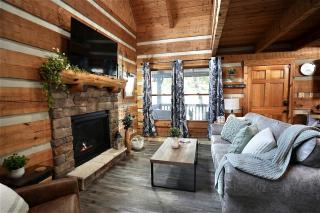 Luminous Cabin with Hot-tub, Fireplace and Games in Sevierville, Tennessee - 6
