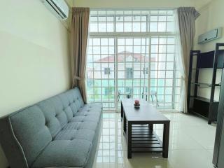 Cozy 2-Bedroom Balcony Suite with Living Room - 0