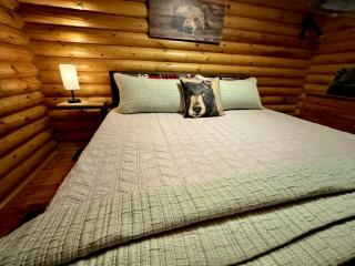 Spectacular Wooden Cabin with Hot-tub in Sevierville, Tennessee - 4