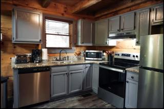 Outstanding Cabin with Hot-tub and Great Forest Views in Sevierville, Tennessee - 5