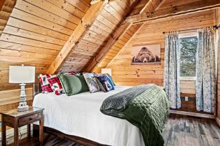 Gorgeous Secluded Cabin with Fire Pit and Barbecue in Sevierville, Tennessee - 4