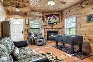 Cozy Wooden Cabin with Fireplace, Foosball and Hot-tub in Gatlinburg, Tennessee - 7