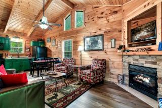 Cozy Cabin Close to Amazing Activities in Gatlinburg, Tennessee - 3