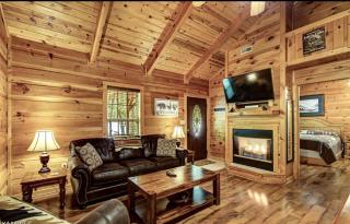 Glorious Cabin with Hot-tub in Gatlinburg, Tennessee - 6