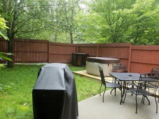 Glorious Cabin with Hot-tub in Gatlinburg, Tennessee - 3