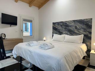 Welc-ōM Celeste Rooms - 8