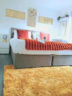 1 BR Corby Town Centre Contractors & Family Friendly - 0