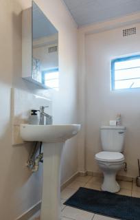 Cozy and Stylish 2 Bedroom Retreat in Gaborone - 8