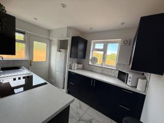 2 Bedroomed Bungalow with Large Hottub - 4