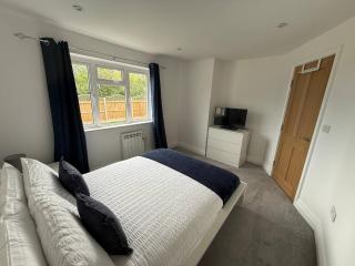 2 Bedroomed Bungalow with Large Hottub - 1