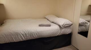 Three Bedroom House in Quiet Road near City Centre - 6