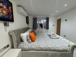 WBC 1 Modern Large Ensuite Room Wednesbury - 5
