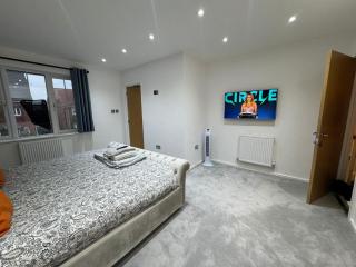 WBC 1 Modern Large Ensuite Room Wednesbury - 4