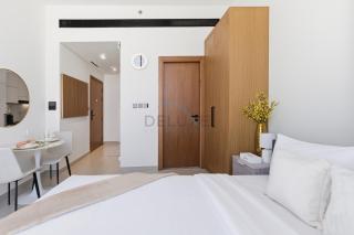 Modern Studio on High Floor with Stunning City Views near Circle Mall and Community Parks - Binghatti Tulip, JVC - by Deluxe Holiday Homes - 3