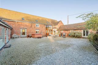 Oakfield Barn - Stylish Stay for Large Groups - 3