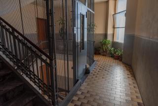 Modern Bright 2BR Penthouse Close to City Center - 9