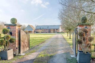 Oakfield Barn - Stylish Stay for Large Groups - 0