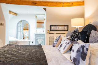 Oakfield Barn - Stylish Stay for Large Groups - 7