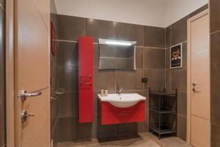 Modern Bright 2BR Penthouse Close to City Center - 3