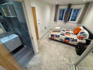 WBC Modern Ensuite room Wednesbury R3 - 0