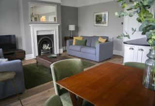 Harlow Apartment 2, deluxe 2 bedroom apt - 8