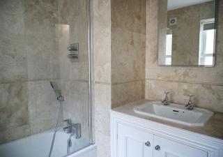 Harlow Apartment 2, deluxe 2 bedroom apt - 7