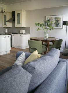 Harlow Apartment 2, deluxe 2 bedroom apt - Harrogate - 6