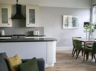 Harlow Apartment 2, deluxe 2 bedroom apt - 2