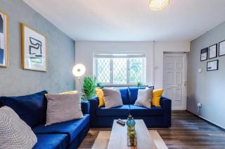 Stylish home - 5G wifi - FREE off-road parking - Sleeps 7 - 5