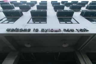 RedDoorz Premium at MyTown New York - 5