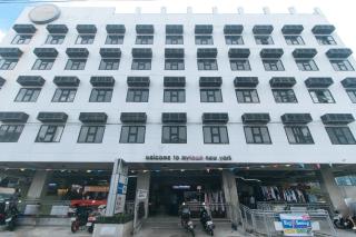 RedDoorz Premium at MyTown New York - 9