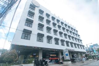 RedDoorz Premium at MyTown New York - 7