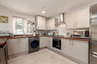 Lamond Drive Garden Apartment - 8