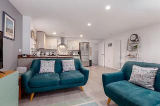 Lamond Drive Garden Apartment - 6