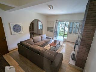 Gladstone Apartment by Tangerine - 8