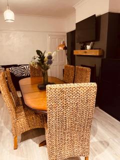 Stylish & Spacious Victorian Home near Severn Valley Railway & Safari Park - 4