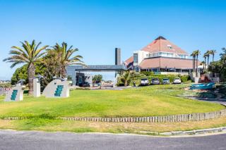 Dolphin Beach H305 - 0