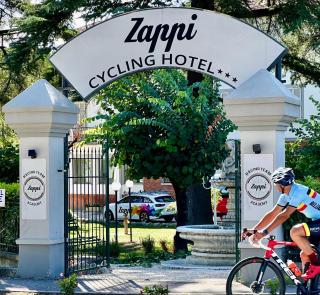ZAPPI CYCLING HOTEL - 9