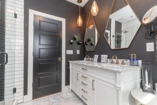 Broadway Breeze Escape Modern Nashville Comfort - 6