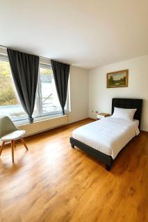 Großes Ferienhaus in Siegen-Kreuztal auch für Monteure - 3