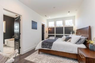 Broadway Breeze Escape Modern Nashville Comfort - 5