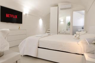 Suite tra Travi Antiche & Idromassaggio - Lusso Moderno nel Cuore di Terracina - 10' dal Mare - Wifi - 3