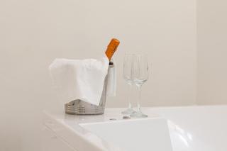 Suite tra Travi Antiche & Idromassaggio - Lusso Moderno nel Cuore di Terracina - 10' dal Mare - Wifi - 6