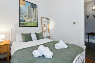 Charming Central Stay - 6