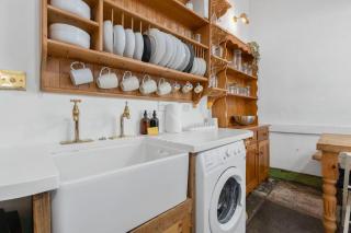 Charming Central Stay - 3