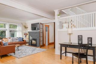 Family Downtown Mansion - Sleeps 13 - 9