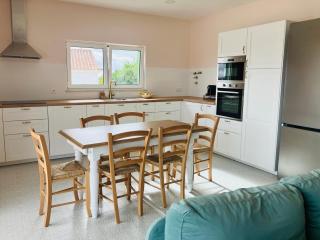 Casa Elo - Fresh-Built Home with Pool - 4